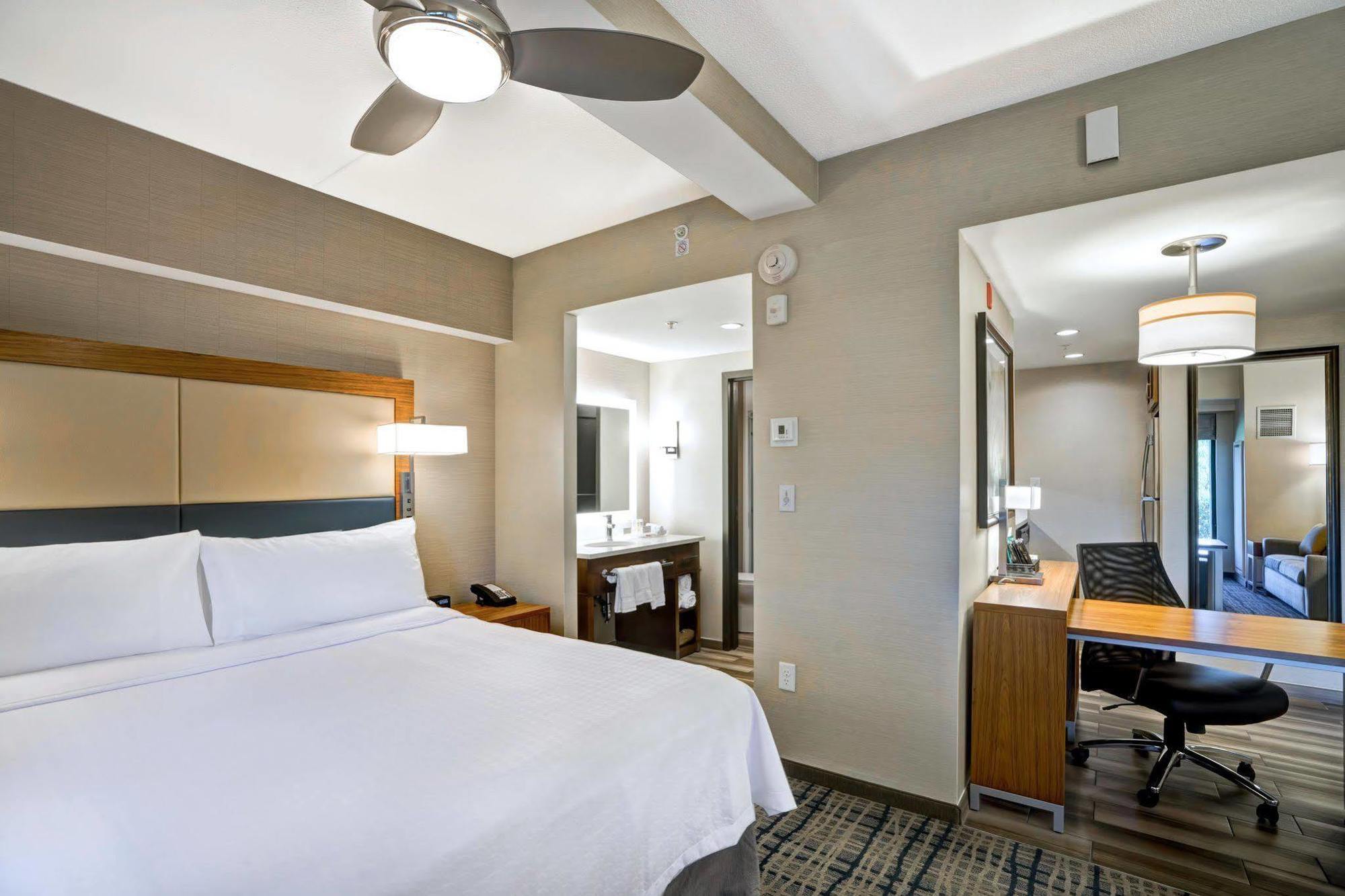 Courtyard By Marriott Boston Westborough Hotel Exterior foto